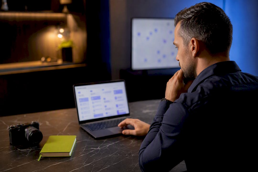 Strategist managing multi-location search listings